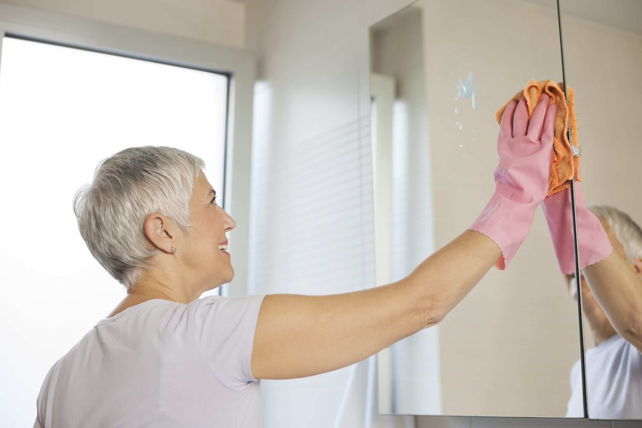 How Do Clean Water Spots From Bathroom Mirrors?