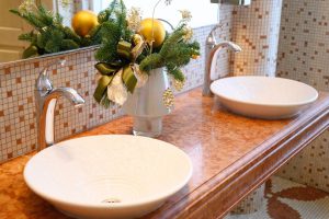 Clean bathroom sinks with decorative vase